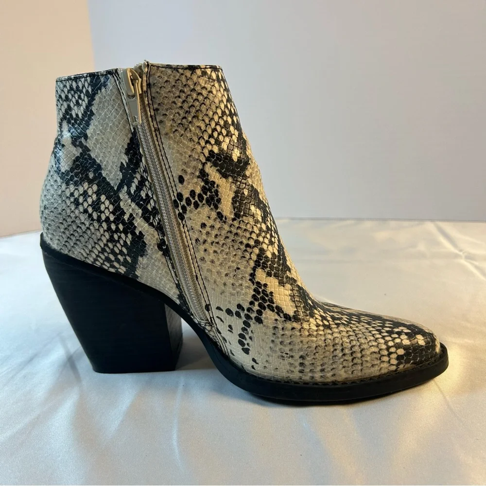 Madden Girl, Black & Cream Snake-Print Ankle Booties, Western Cowgirl‎ Size 7 M